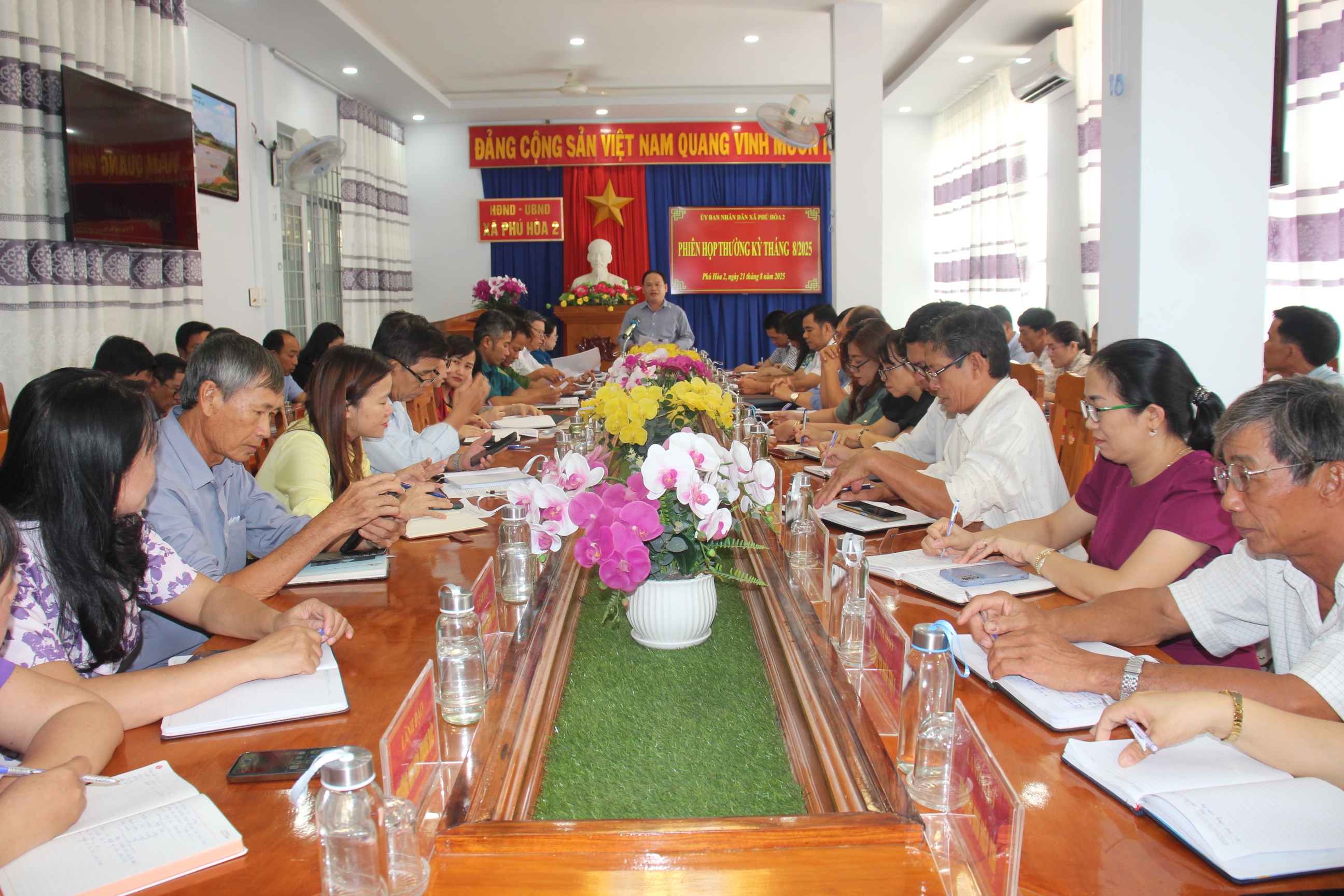 UBND XÃ PHÚ HOÀ 2 HỌP THƯỜNG KỲ THÁNG 8 NĂM 2025